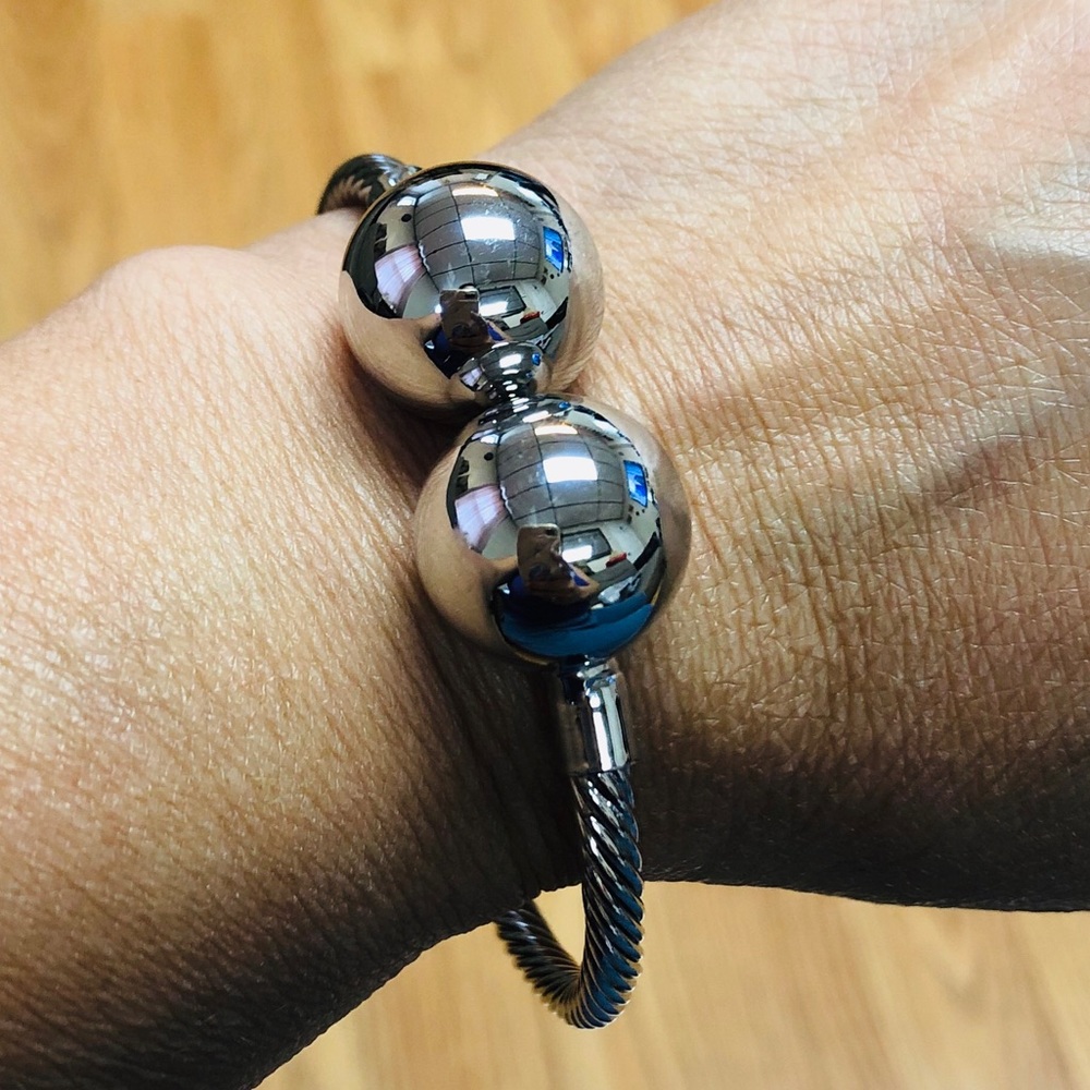 Bracelet cable